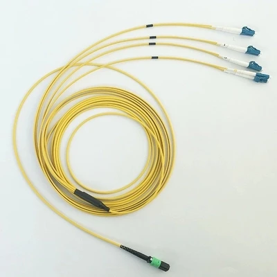 Cablu MPO Fanout de 3.0mm